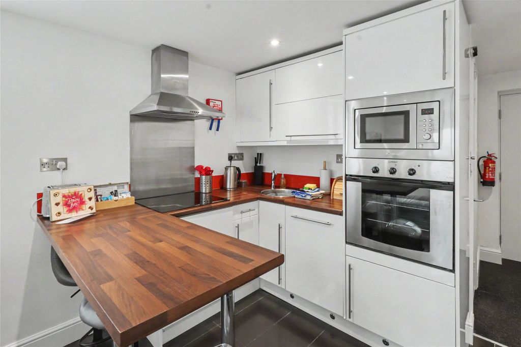 1 bed flat for saleBeach Road, Woolacombe, Devon EX34 photo 4