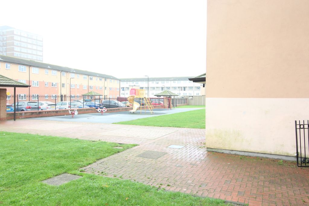 Property photo 2 of 5