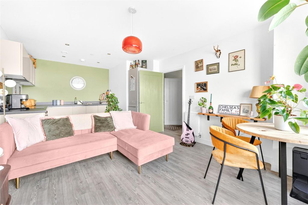 Property photo 2 of 17 14