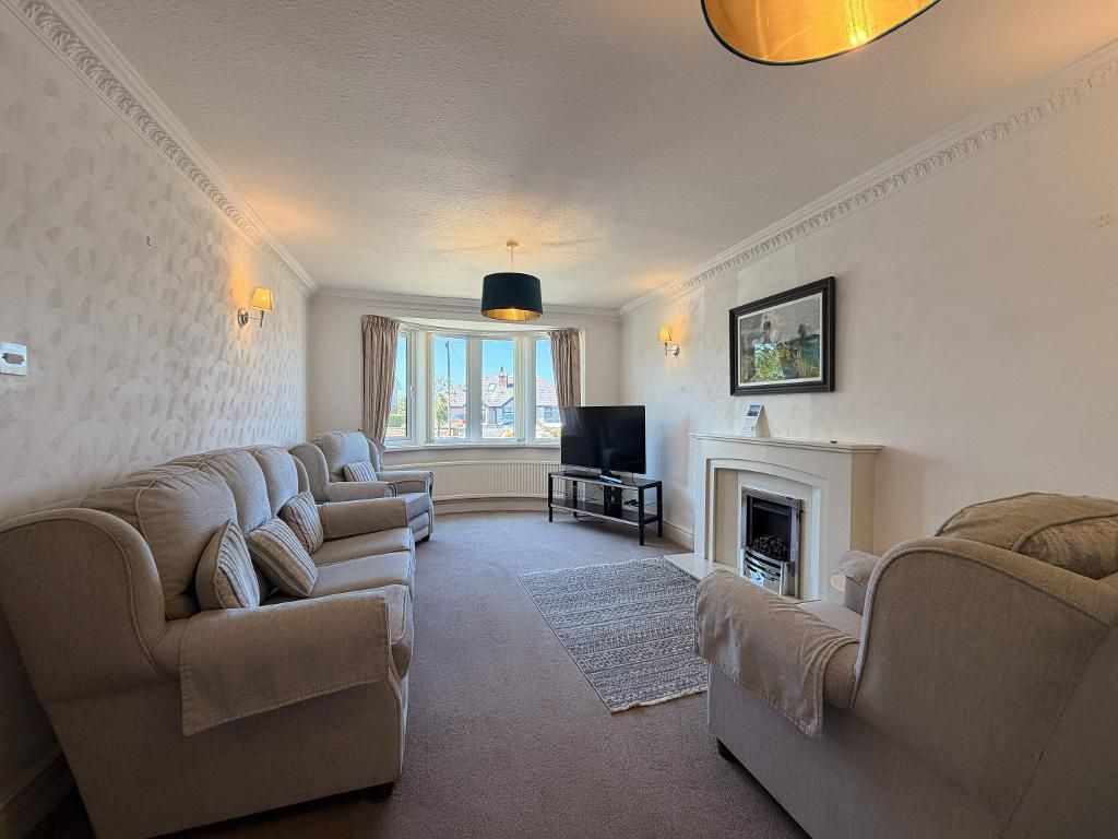 Property photo 2 of 15 Lounge