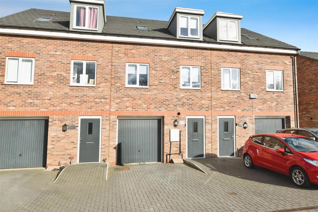 Property photo 1 of 18 Front External
