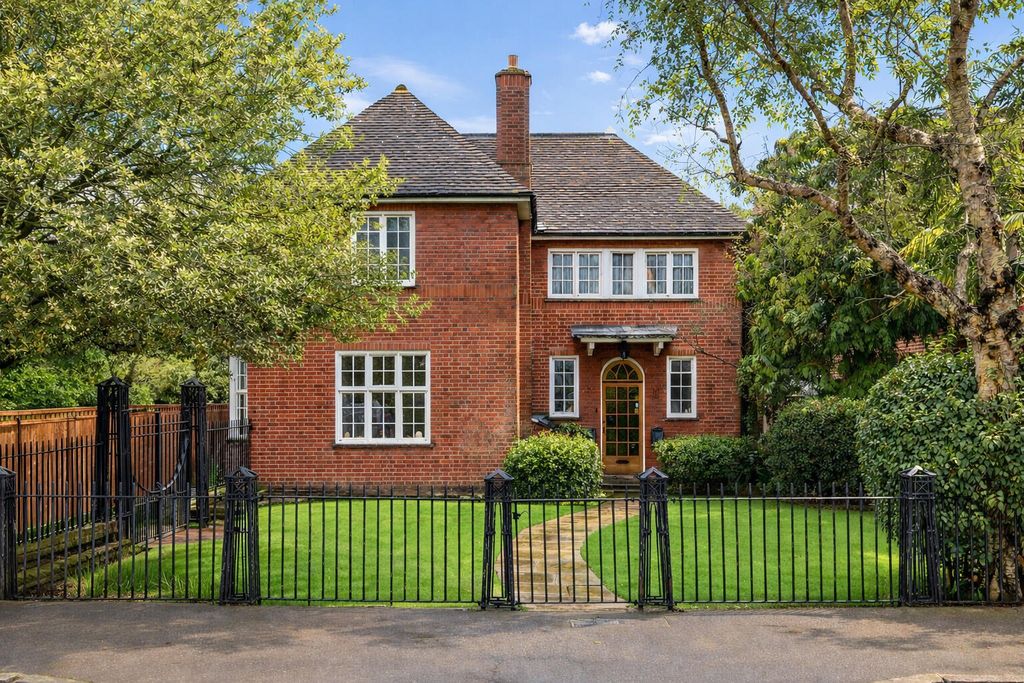 Property photo 1 of 19 Front (Exterior)