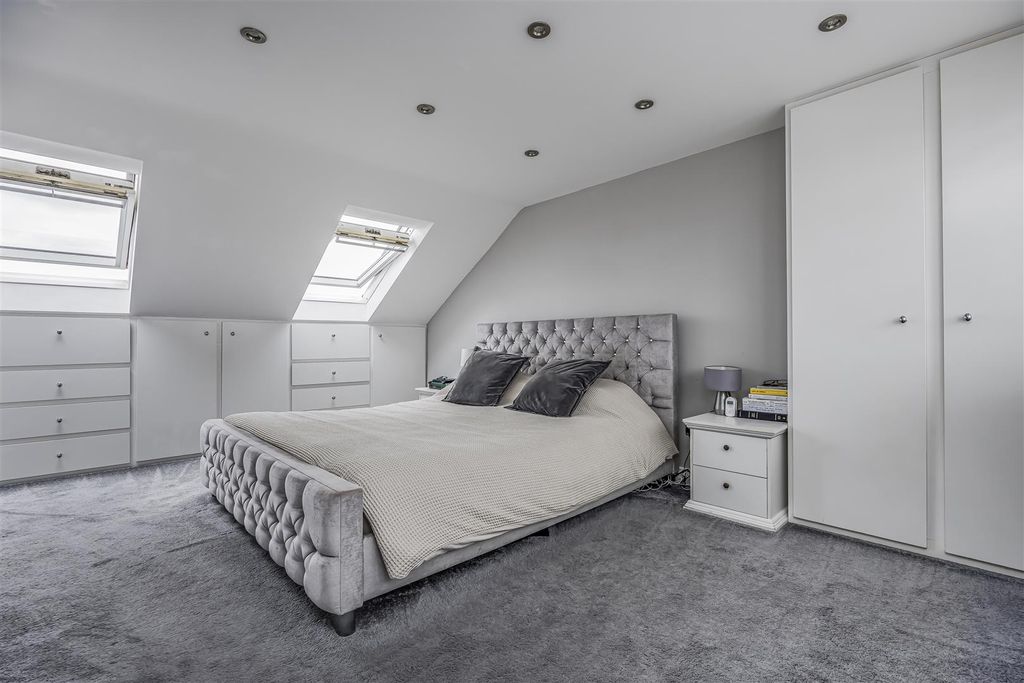 Property photo 3 of 26 29 Hewett Road, Hilsea-Porticomarketing-Soldby-1.J