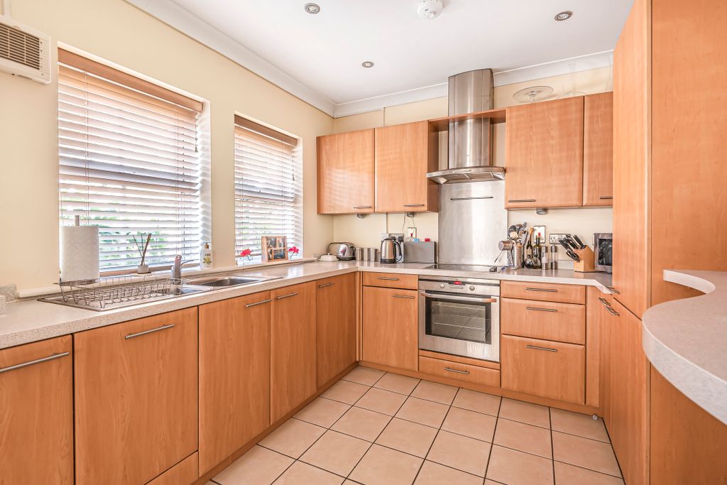 Property photo 3 of 8 Kitchen