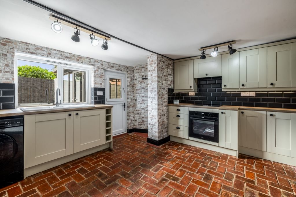Property photo 3 of 25 79 Main Road (Hundleby)-16