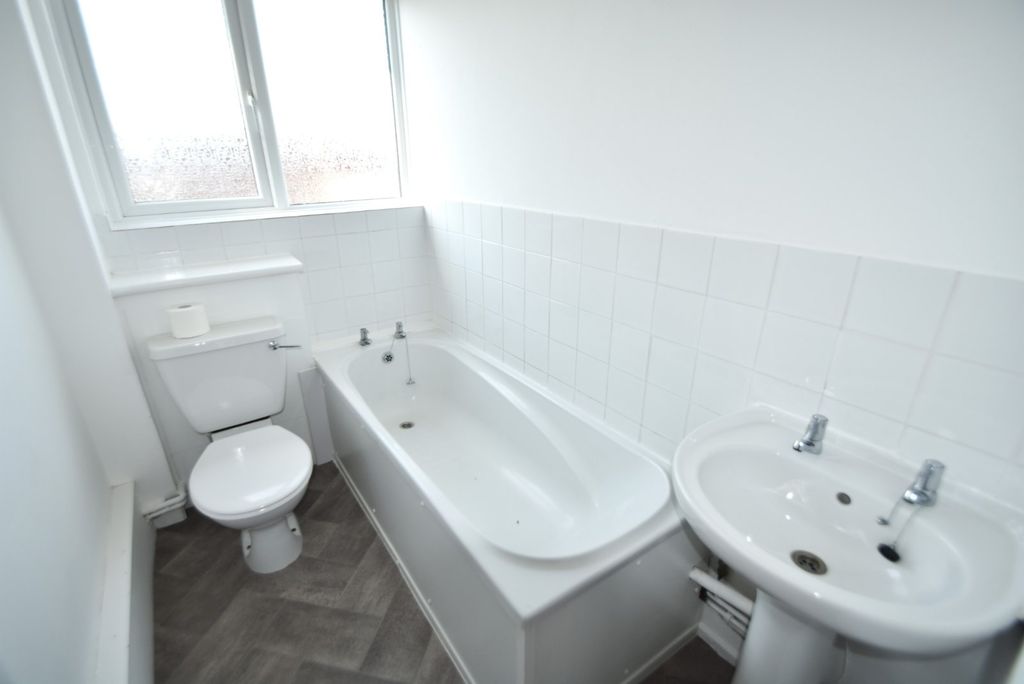 Property photo 3 of 6 Bathroom