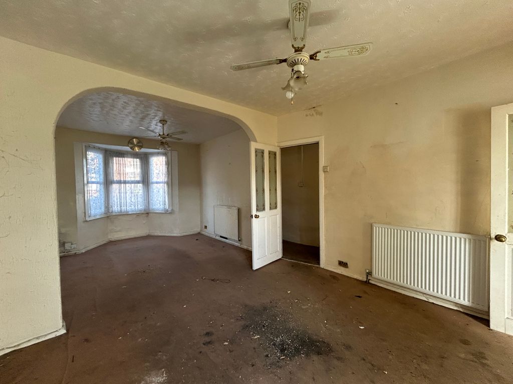 Property photo 3 of 11