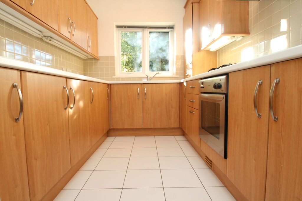 Property photo 2 of 7 Kitchen
