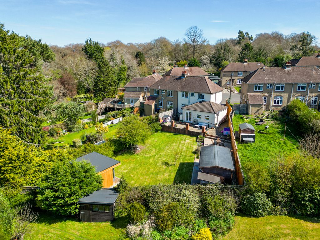 Property photo 1 of 29 Olivers Close, Potten End, Berkhamsted