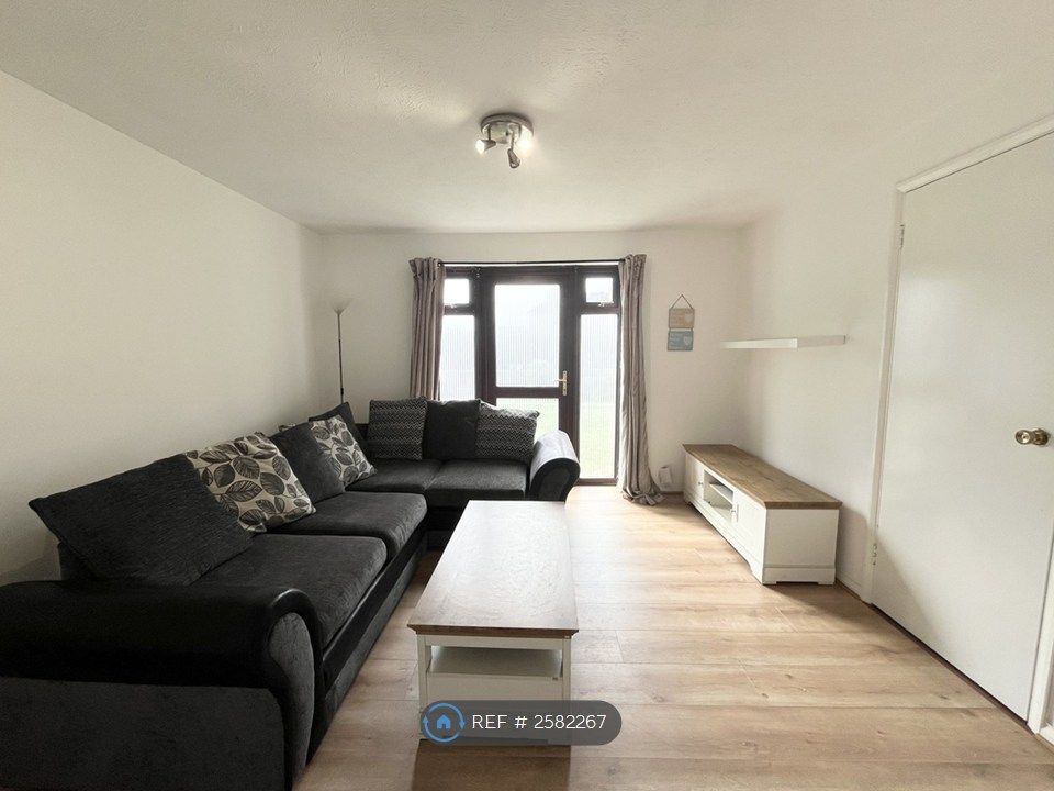 Property photo 1 of 10 Lounge