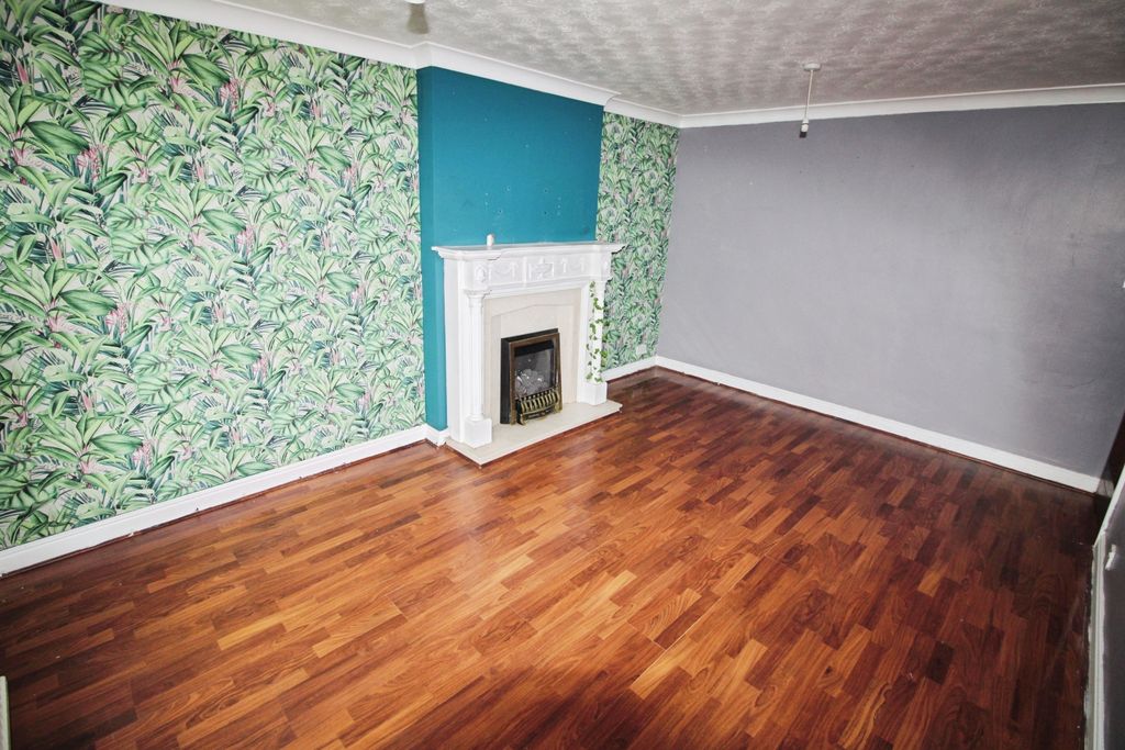 Property photo 2 of 13 Lounge.Jpg