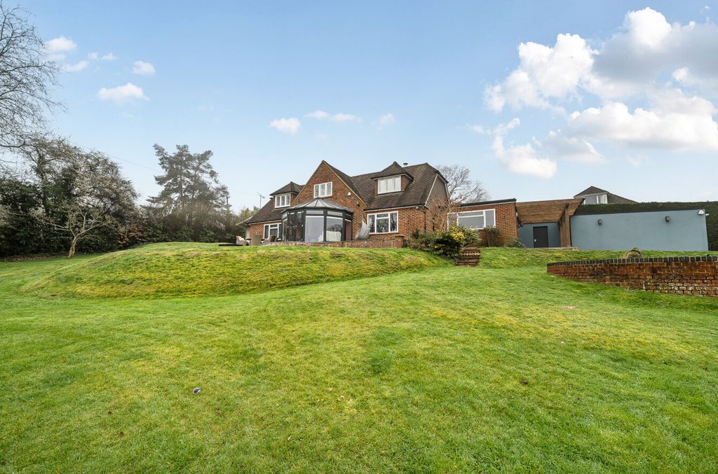 Property photo 2 of 25