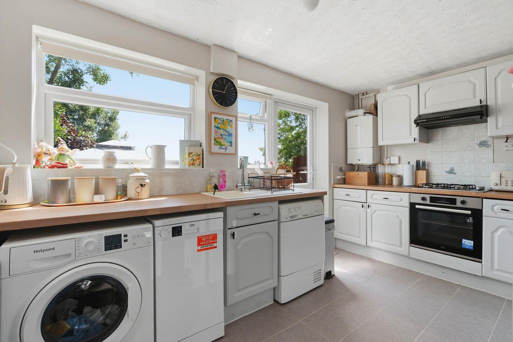 Property photo 2 of 19 Kitchen