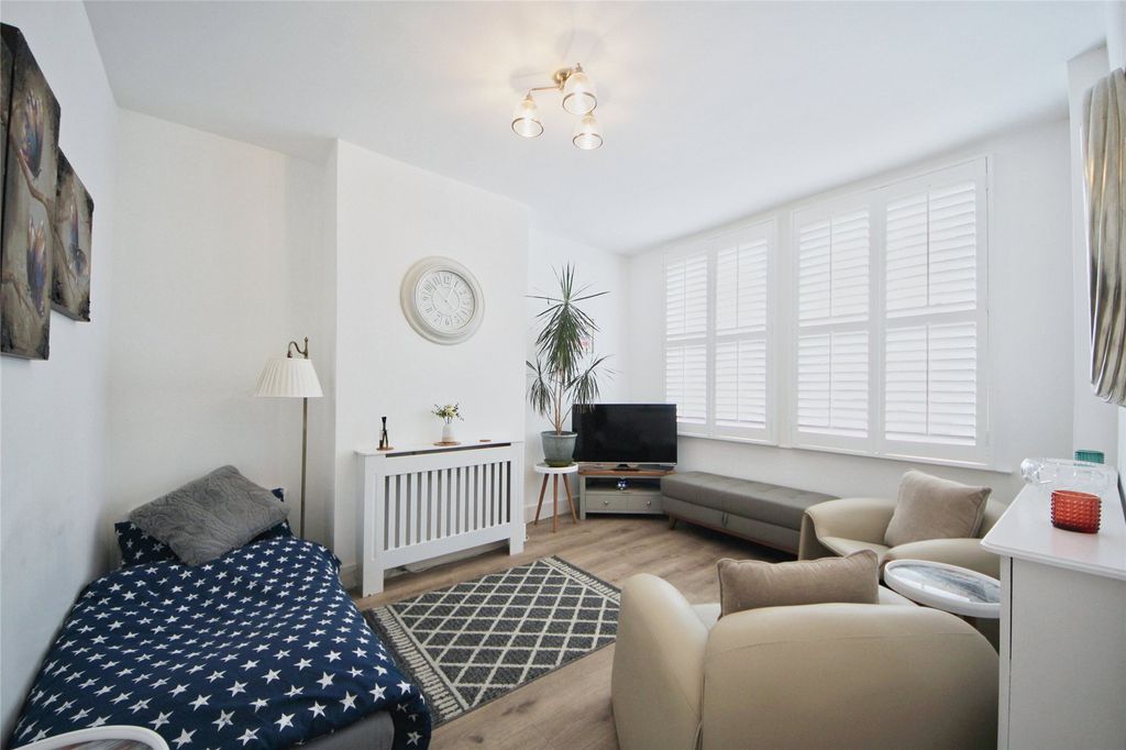 Property photo 3 of 19 Picture No. 04