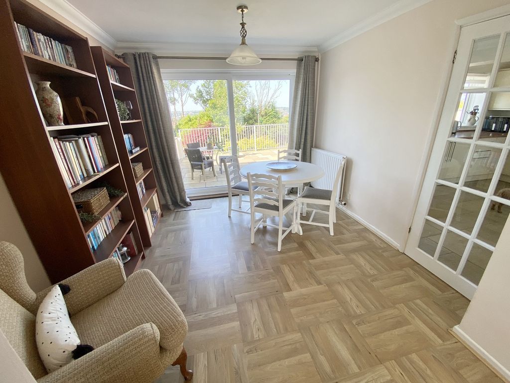 Property photo 3 of 17 Dining Area