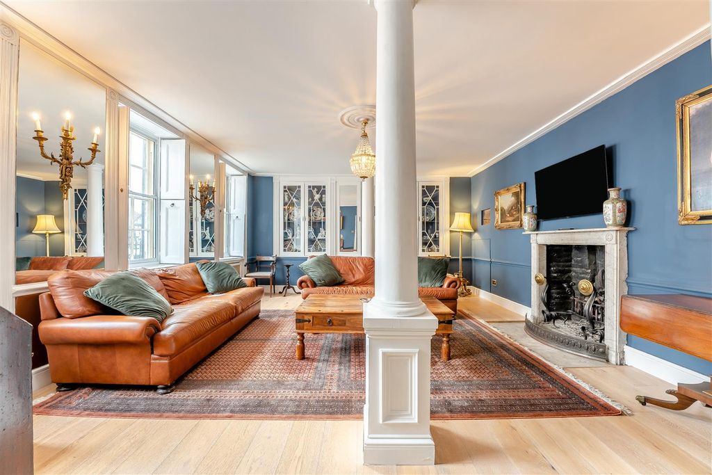 Property photo 3 of 18 8668293-Inrterior04.Jpg