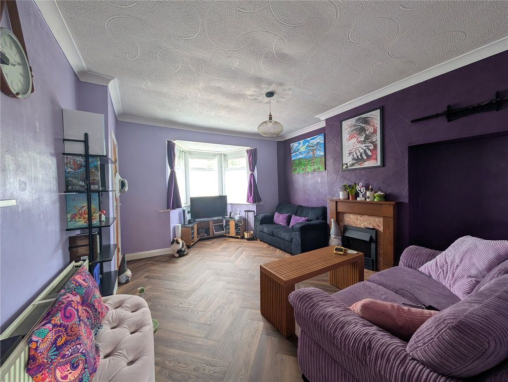 Property photo 2 of 17 Lounge