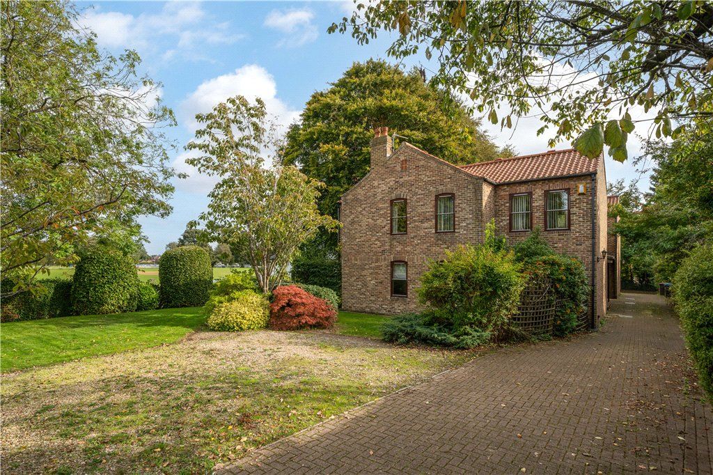 Property photo 1 of 14 Front
