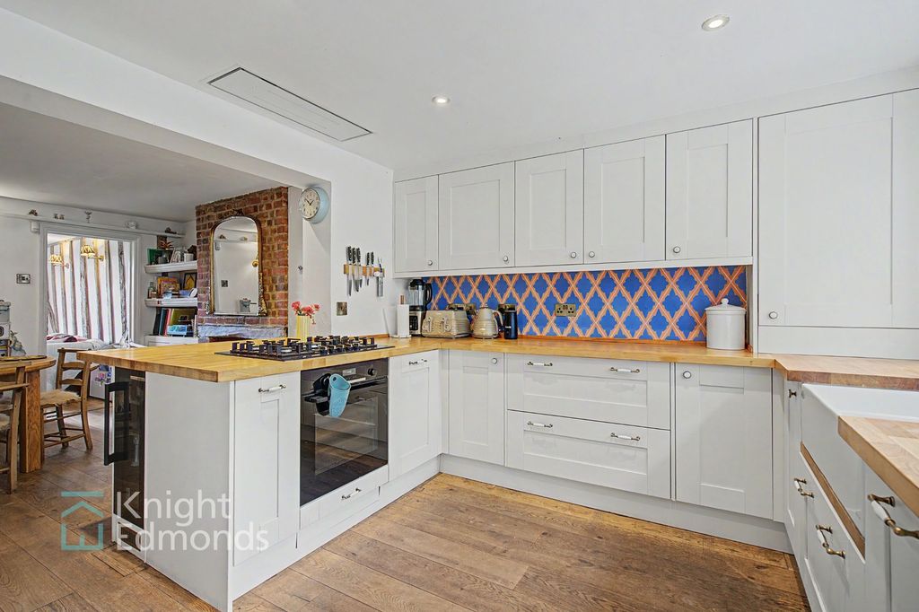 Property photo 3 of 21 Kitchen