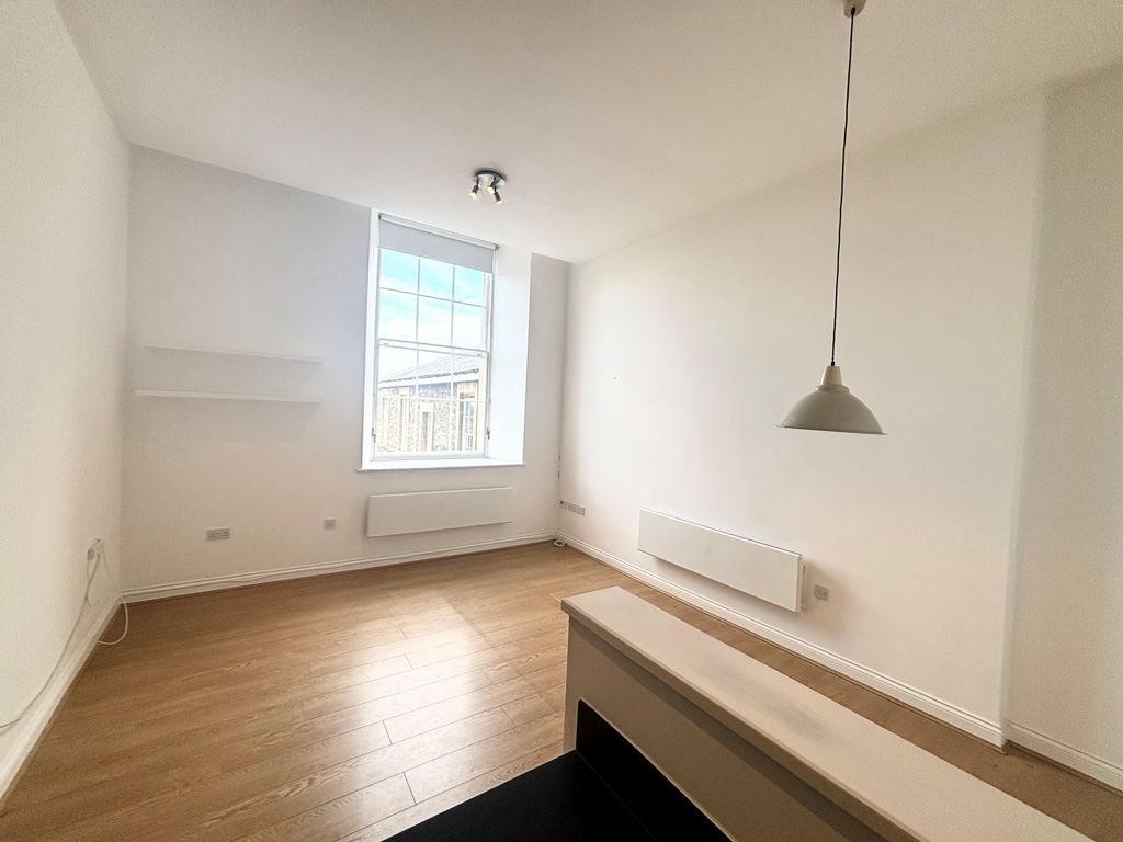 Property photo 3 of 7 Lounge