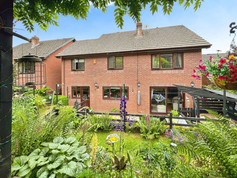 Property photo 2 of 20 Detached Family House