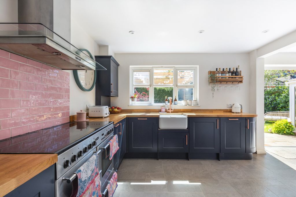 Property photo 2 of 19 R6M26298-Hdr