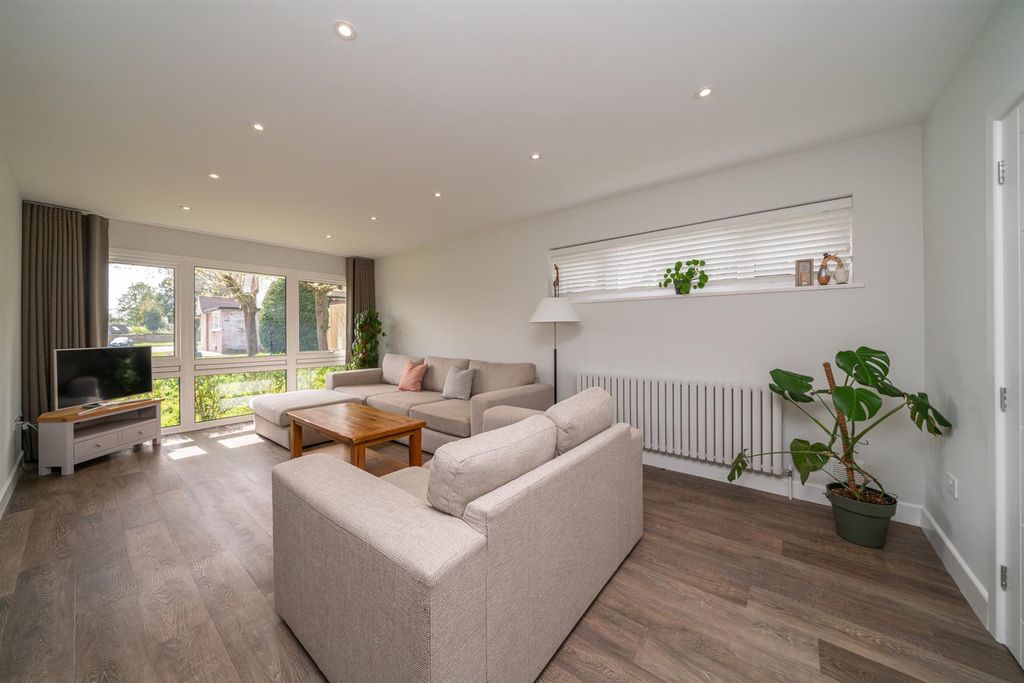 Property photo 3 of 27 2-Gullbrook-02414.Jpg