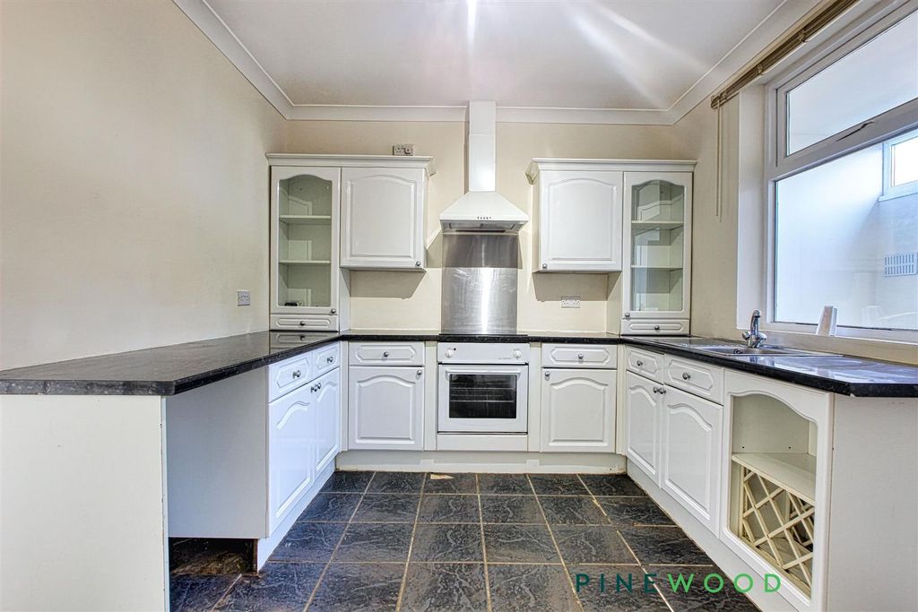 Property photo 3 of 12 Kitchen Diner