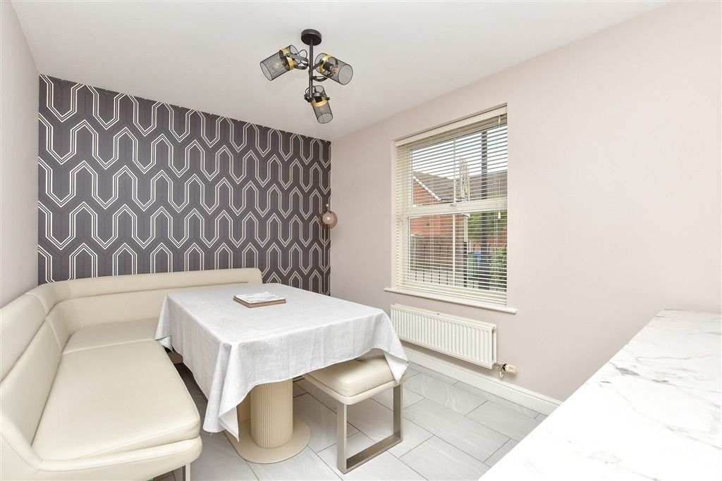 Property photo 3 of 14 Dining Area
