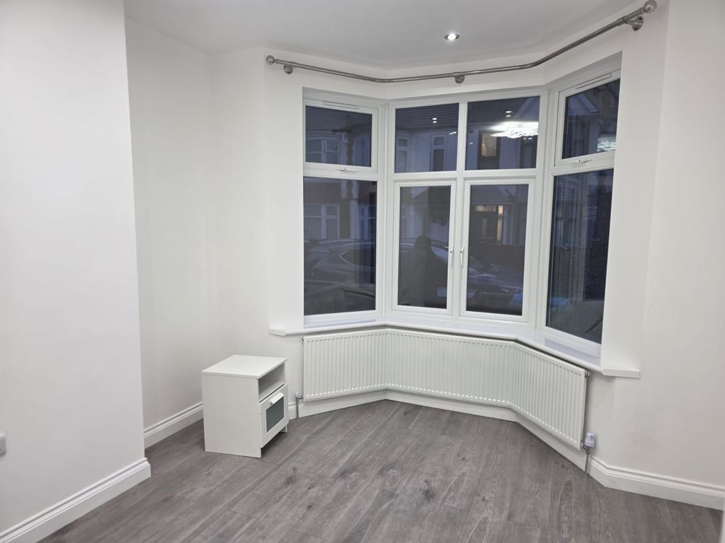 Property photo 3 of 9 Gallery