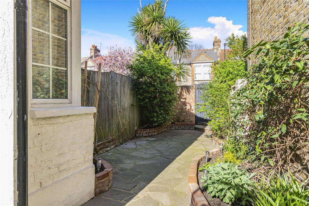 Property photo 2 of 10 Picture No. 08