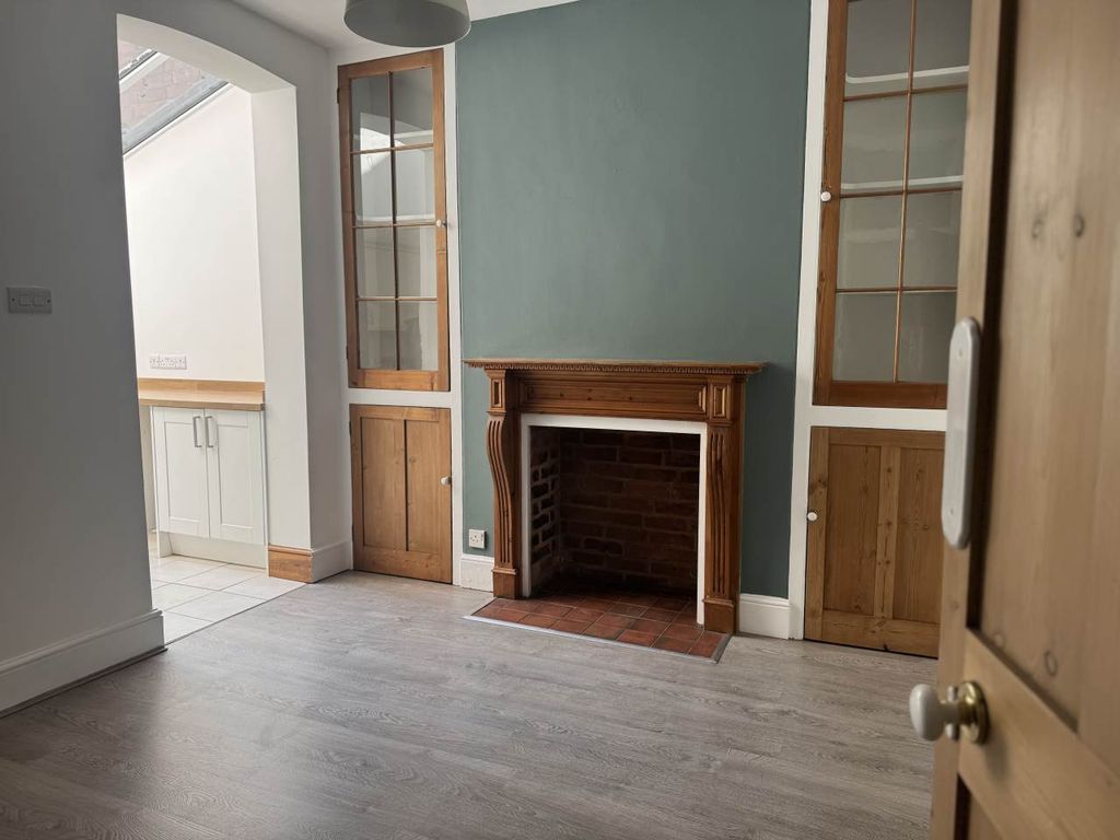 Property photo 3 of 7 Dining