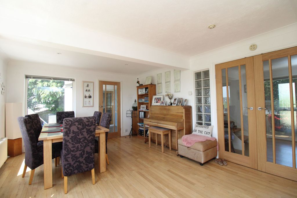 Property photo 3 of 40