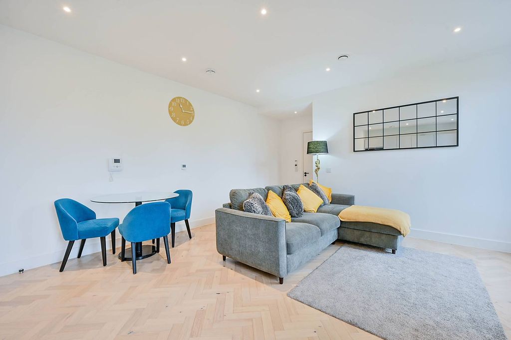 Property photo 2 of 11