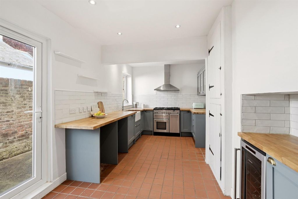 Property photo 3 of 26 102-Unthankrd-006.Jpg