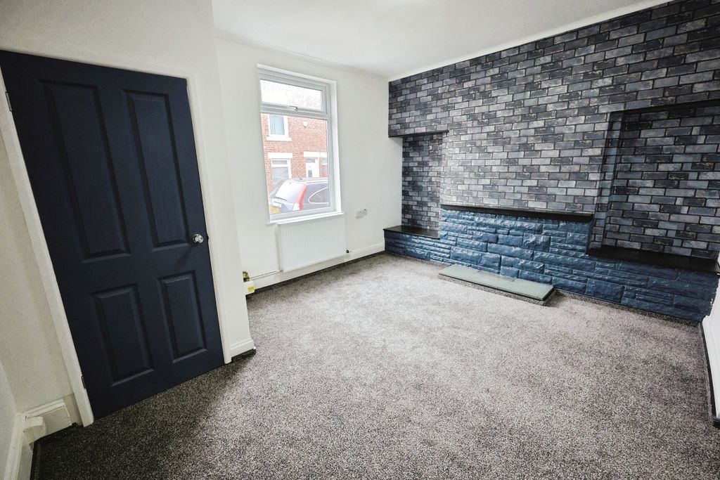 Property photo 2 of 10 Pbox-Img.Jpg