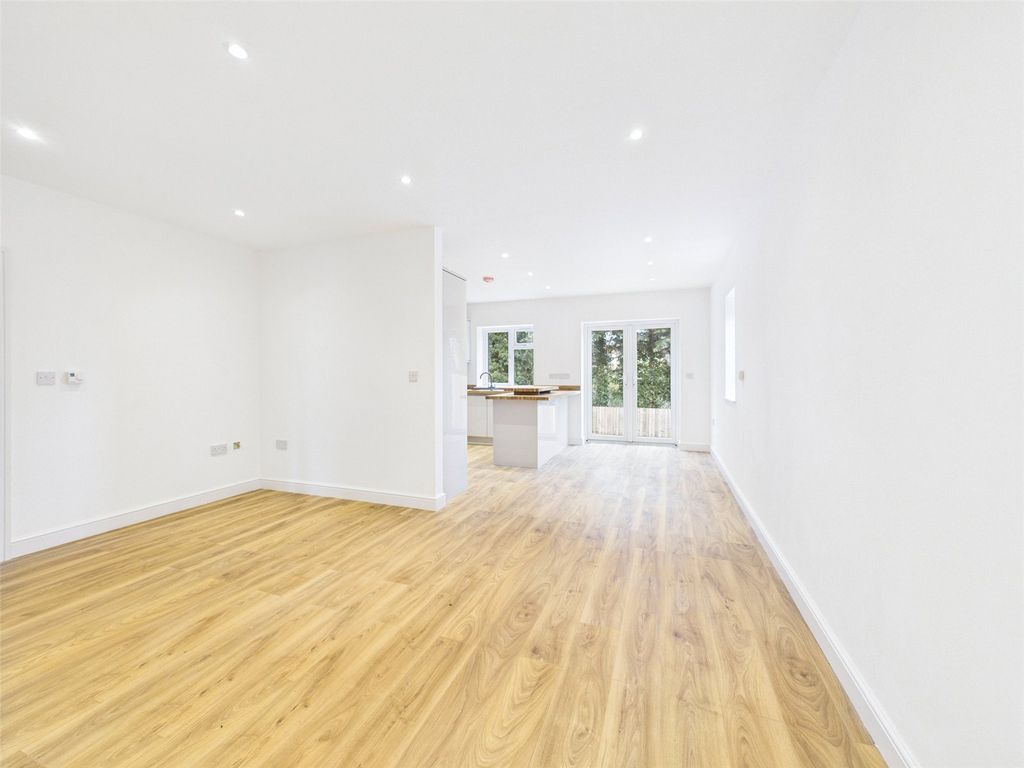 Property photo 3 of 17 Picture No. 05