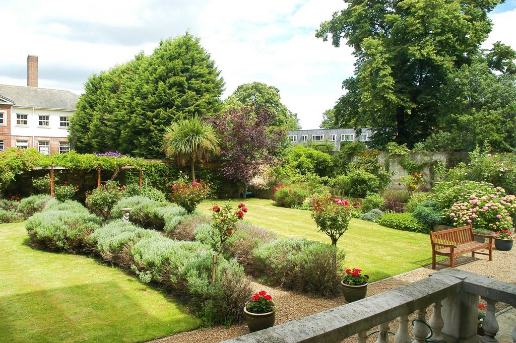 Property photo 1 of 29