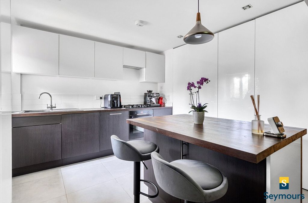 Property photo 2 of 15 Breakfast Bar