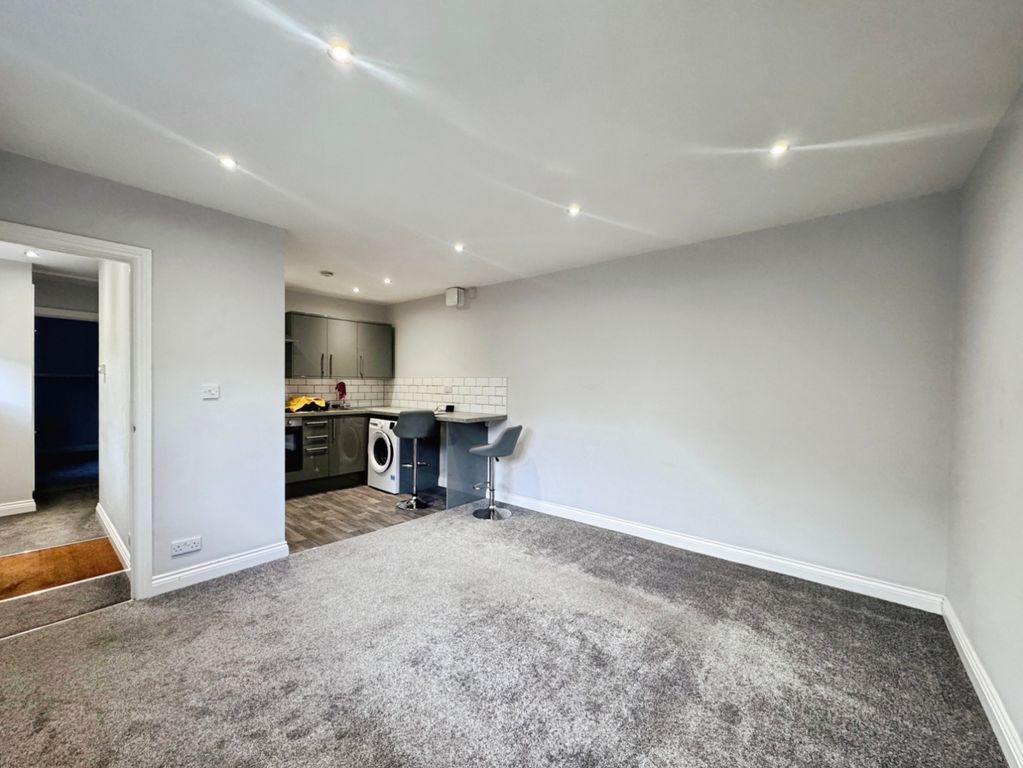 Property photo 3 of 6 Living Room