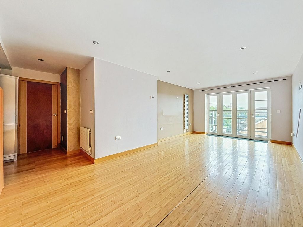 Property photo 2 of 21 Living Room