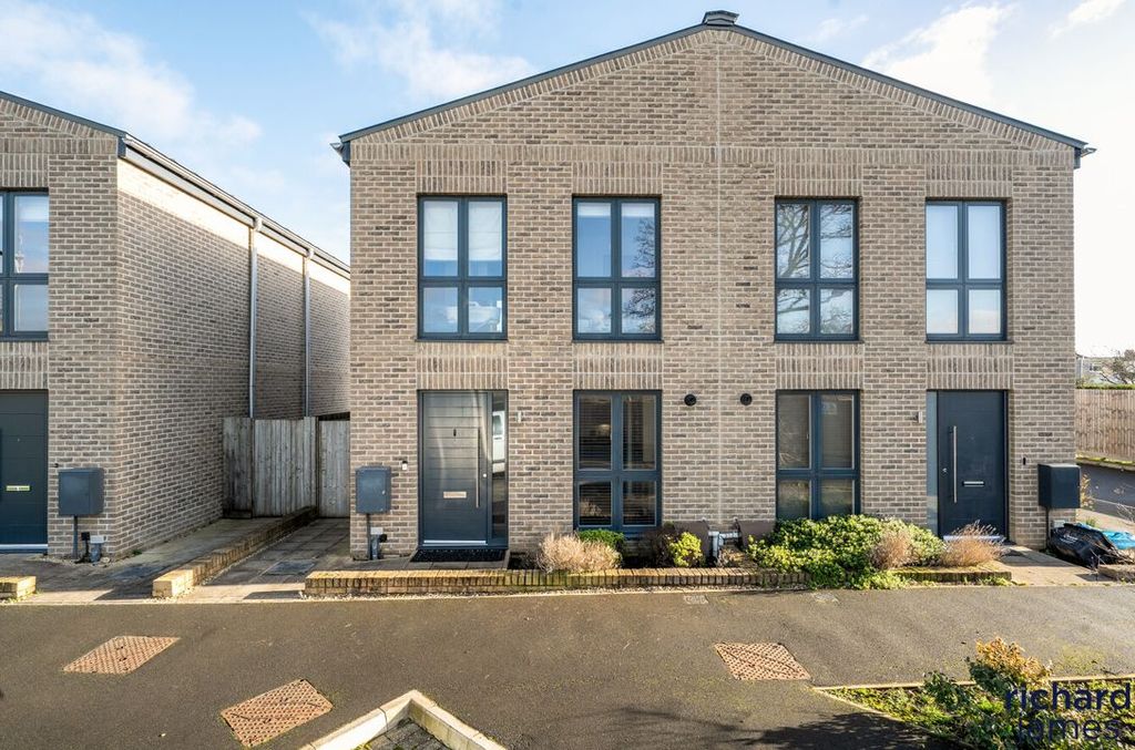 Property photo 1 of 11 626520F31F174Acc806d915Bf09B1A0A