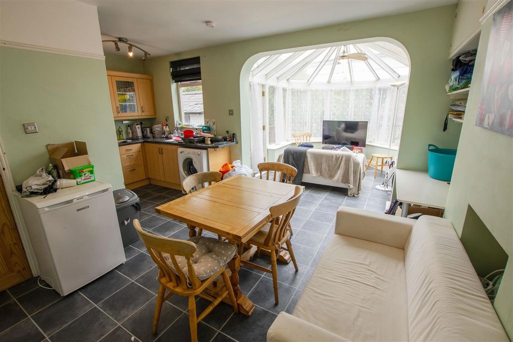 Property photo 3 of 13 Approach