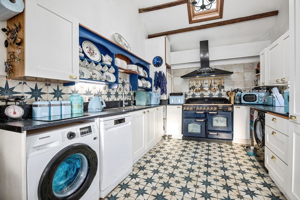 Property photo 2 of 27 Pbox-Img.Jpg