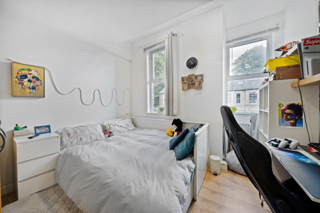 Property photo 3 of 9 Ramsay Road 13c W3 Ph7.Jpg