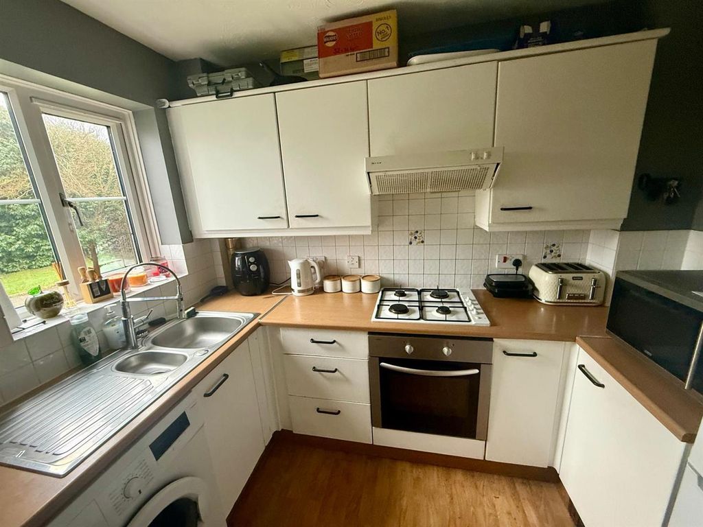 Property photo 2 of 9 Kitchen.Jpeg