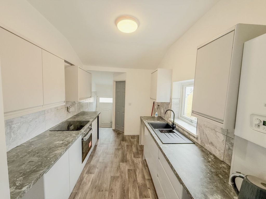 Property photo 1 of 12 Kitchen