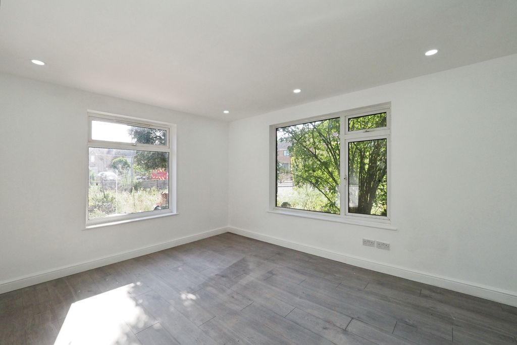 Property photo 3 of 19 Airy And Bright Lounge