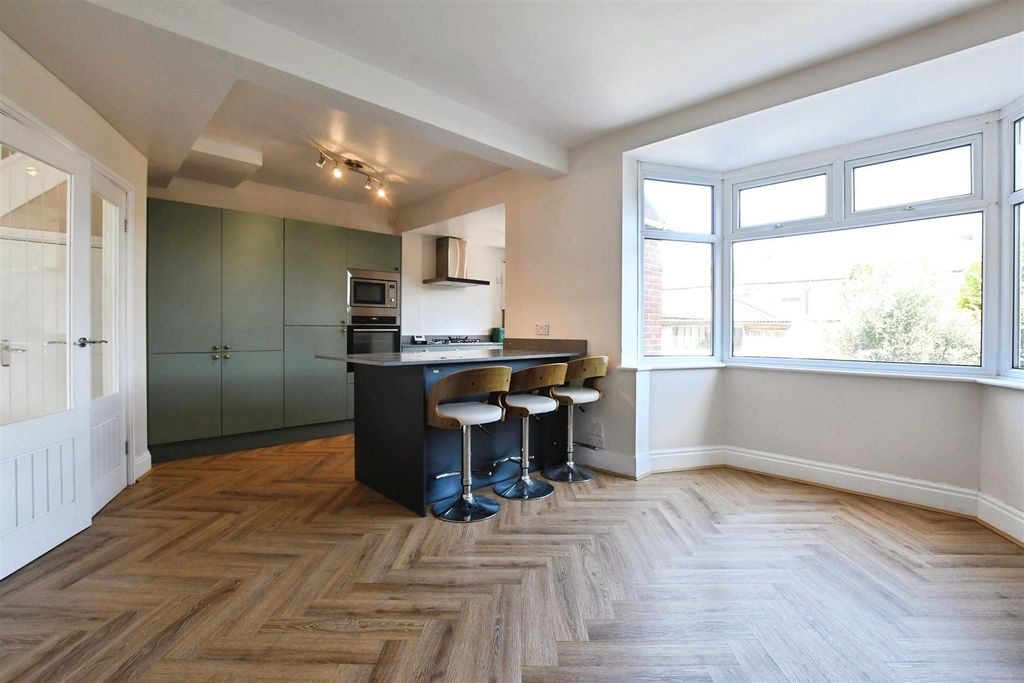 Property photo 2 of 17 Fitted Kitchen/Diner