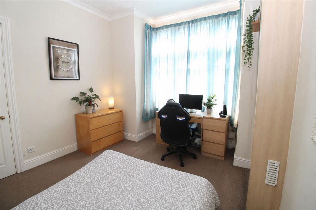 Property photo 3 of 11 Crwys Road 5.Png